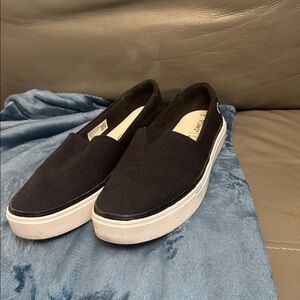 Toms Canvas Black Slip-On Women’s Sneakers size 9.5